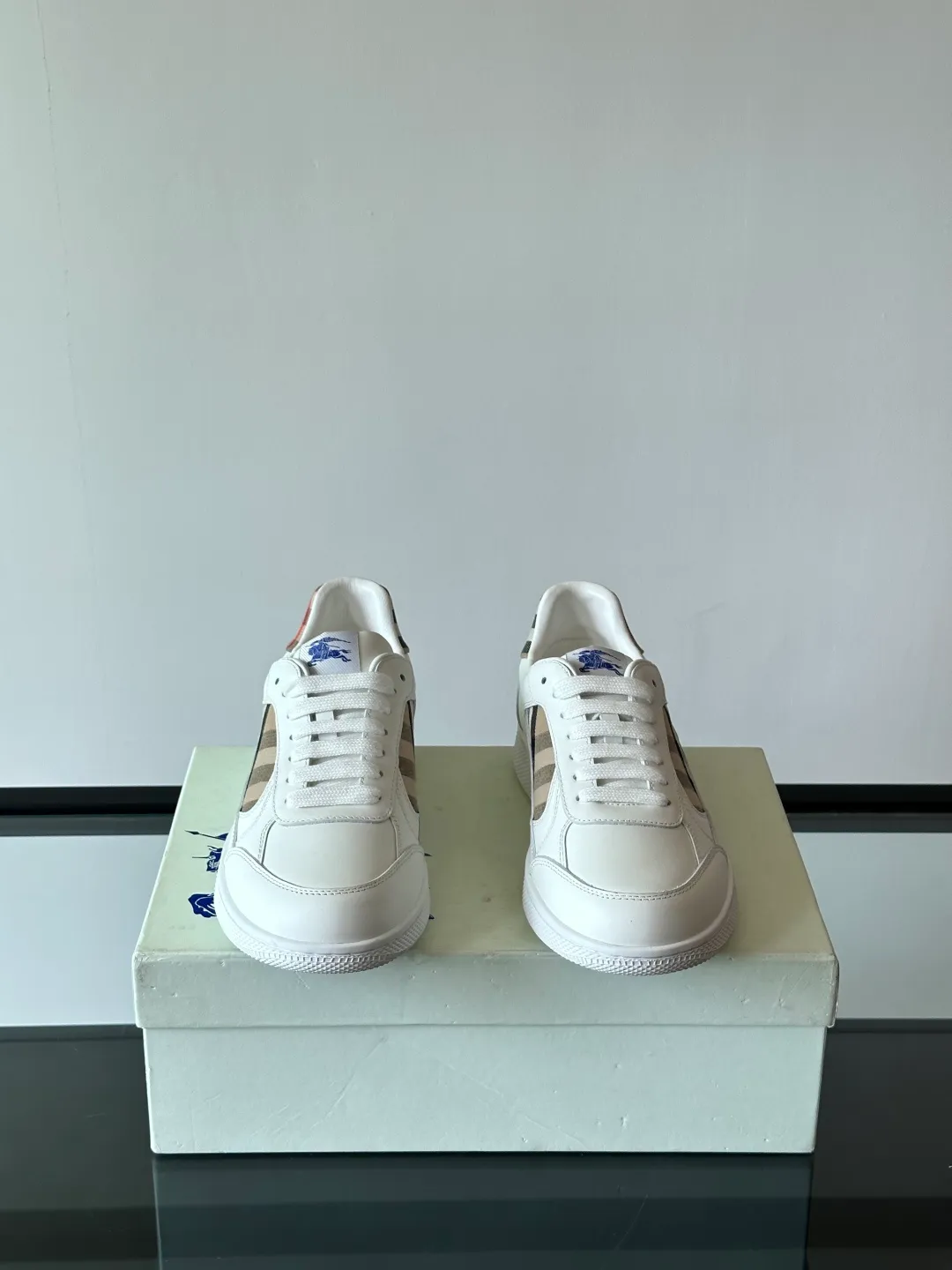 Men's shoes 💰p420 "Burberr＊" men's classic low-top sneakers, reinterpreted with Vintage retro plaid cotton and cowhide materials, decorated with a new brand logo. First-layer sheepskin lining, embossed Burberry lettering logo on the heel, T men's shoes 💰pU original outsole! Code number 38-44 (45 customized)